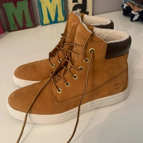 Timberlands - Picture 3 of 3